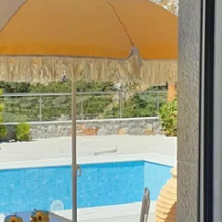 Villa Petros , Luxe Met Prive Zwembad.